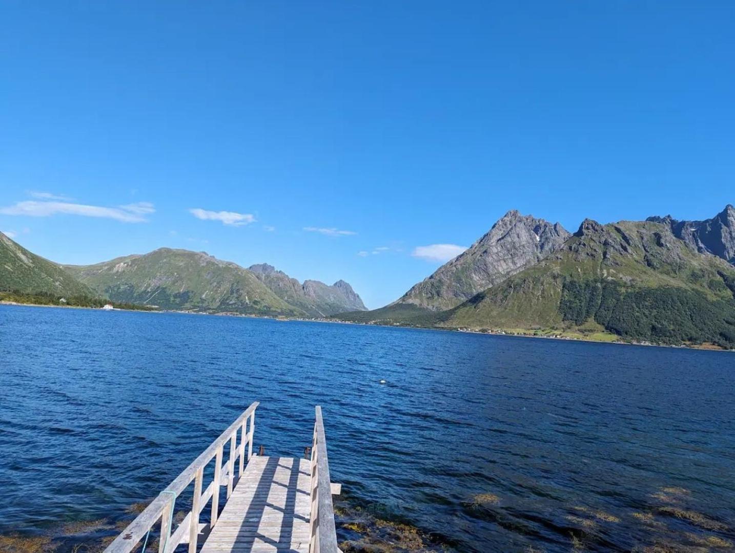 Вилла Nydelig Hytte Med Fantastisk Beliggenhet Ved Sjoen Laupstad Экстерьер фото